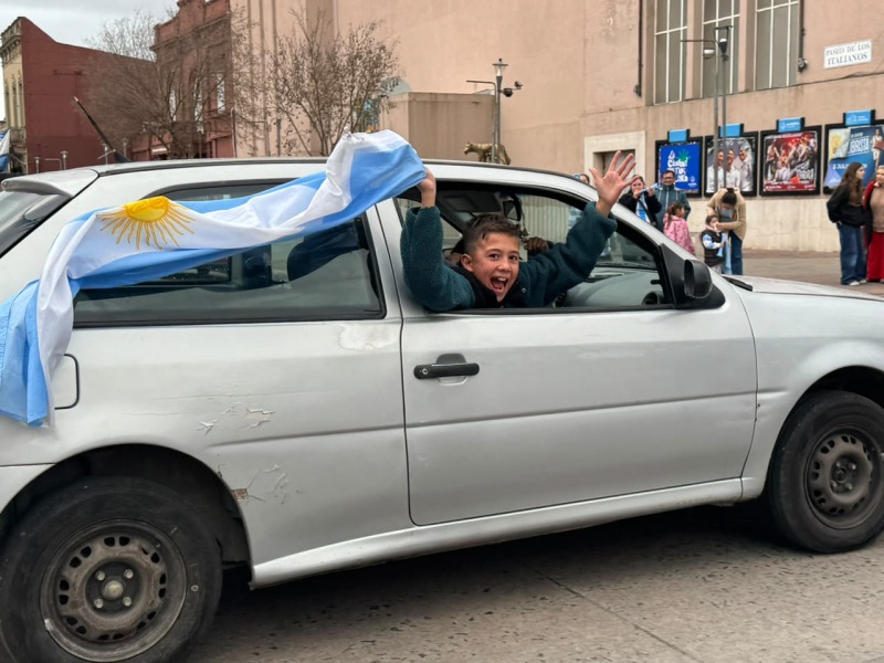 Olavarr�a sali� a festejar el triunfo de Argentina